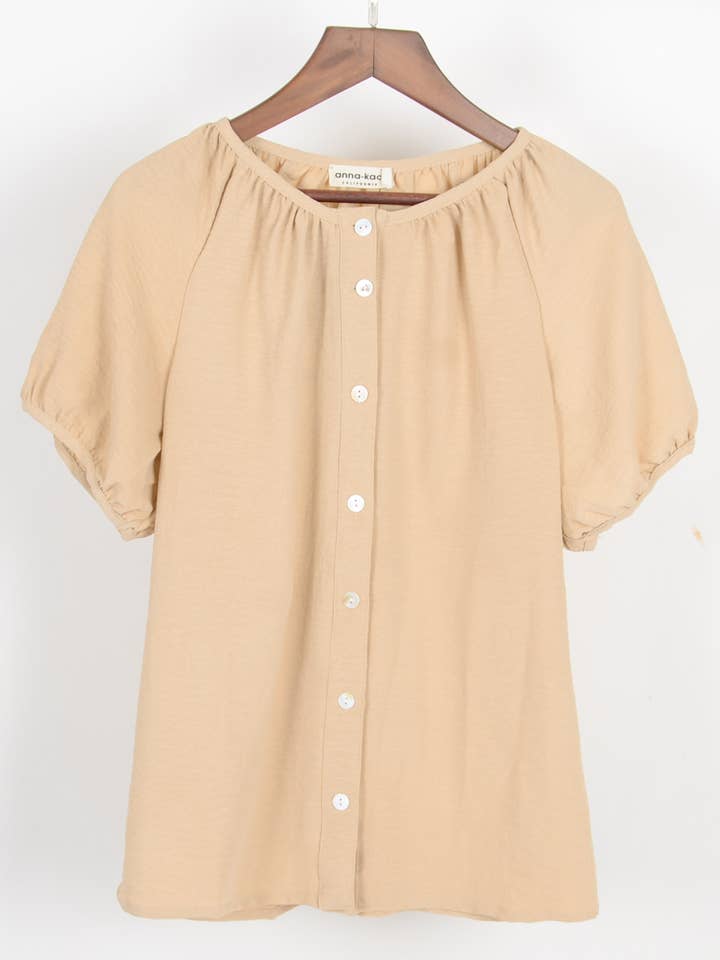 Blouse à manches bouffantes avec boutons sur le devant et poignets élastiques, coupe décontractée pour la vente par Anna Kaci Wholesale