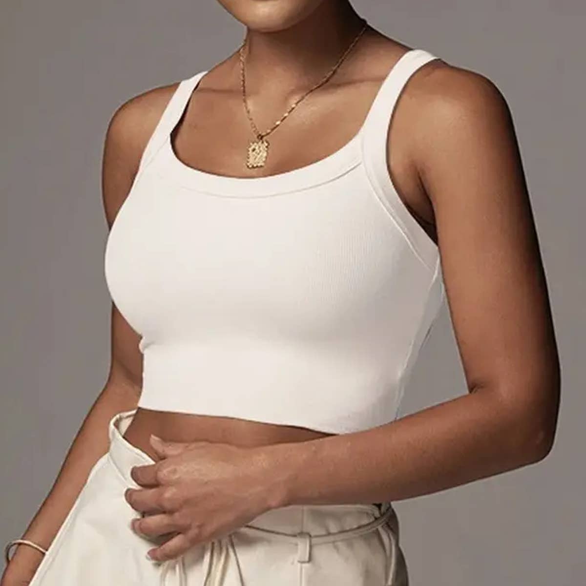 Lily Clothing - Vente Débardeur – femme - Débardeur court ajusté à col en U en maille unie.1