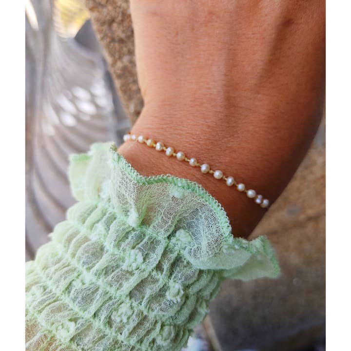 Justérbart armbånd med ferskvandsperler - Poka for engroshandel hos Mani Namaste