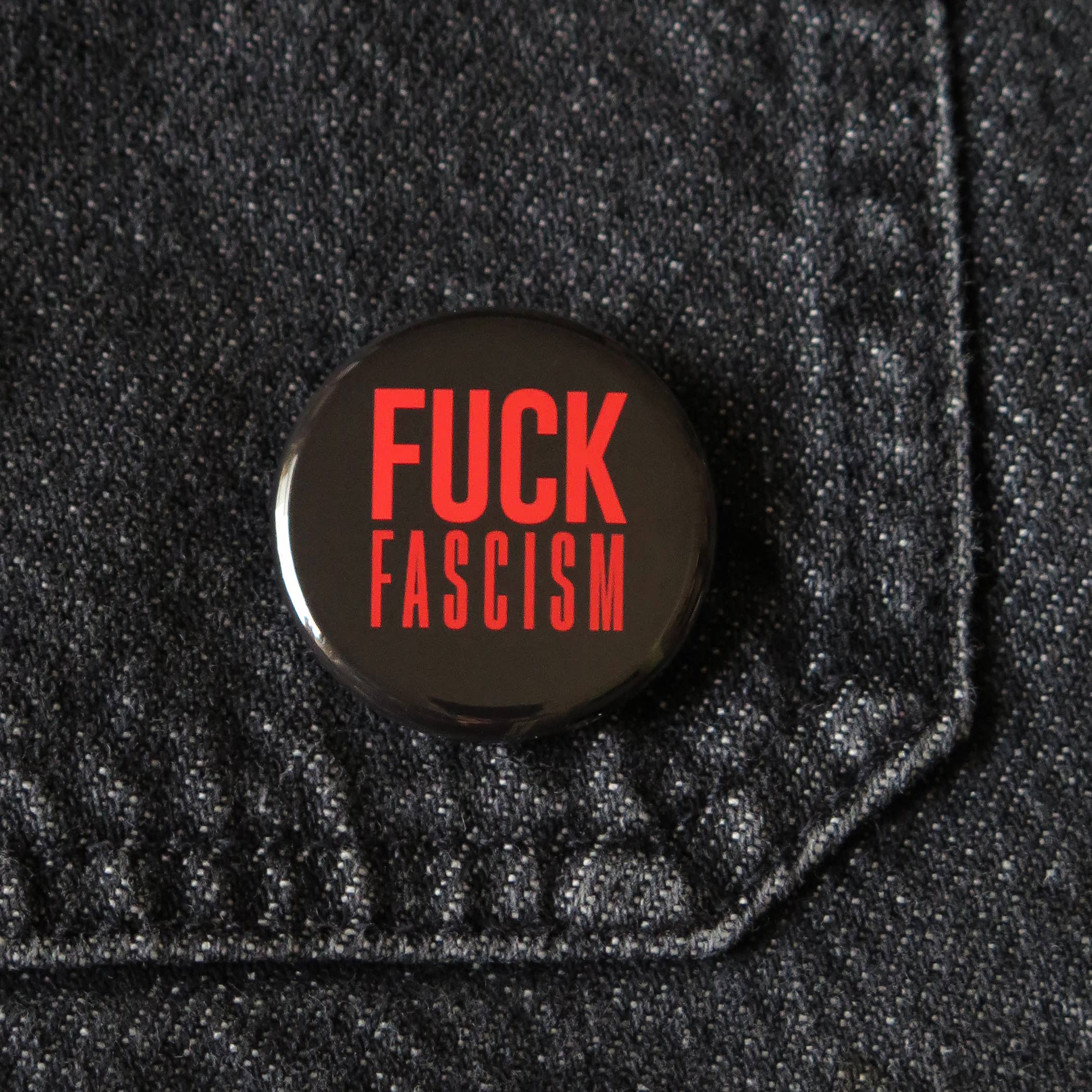 Word For Word Factory - Wholesale Reversspeld/knoop - NEUK FASCISME Speld 1,25" Politieke Speld Cadeau2