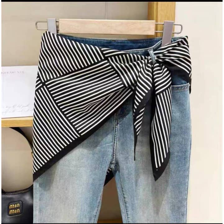 JC Sunny Fashion – wholesale Scarf – Women's – JC023328T Printed Triangle Scarf – Bandana Style Wrap / Shawl12