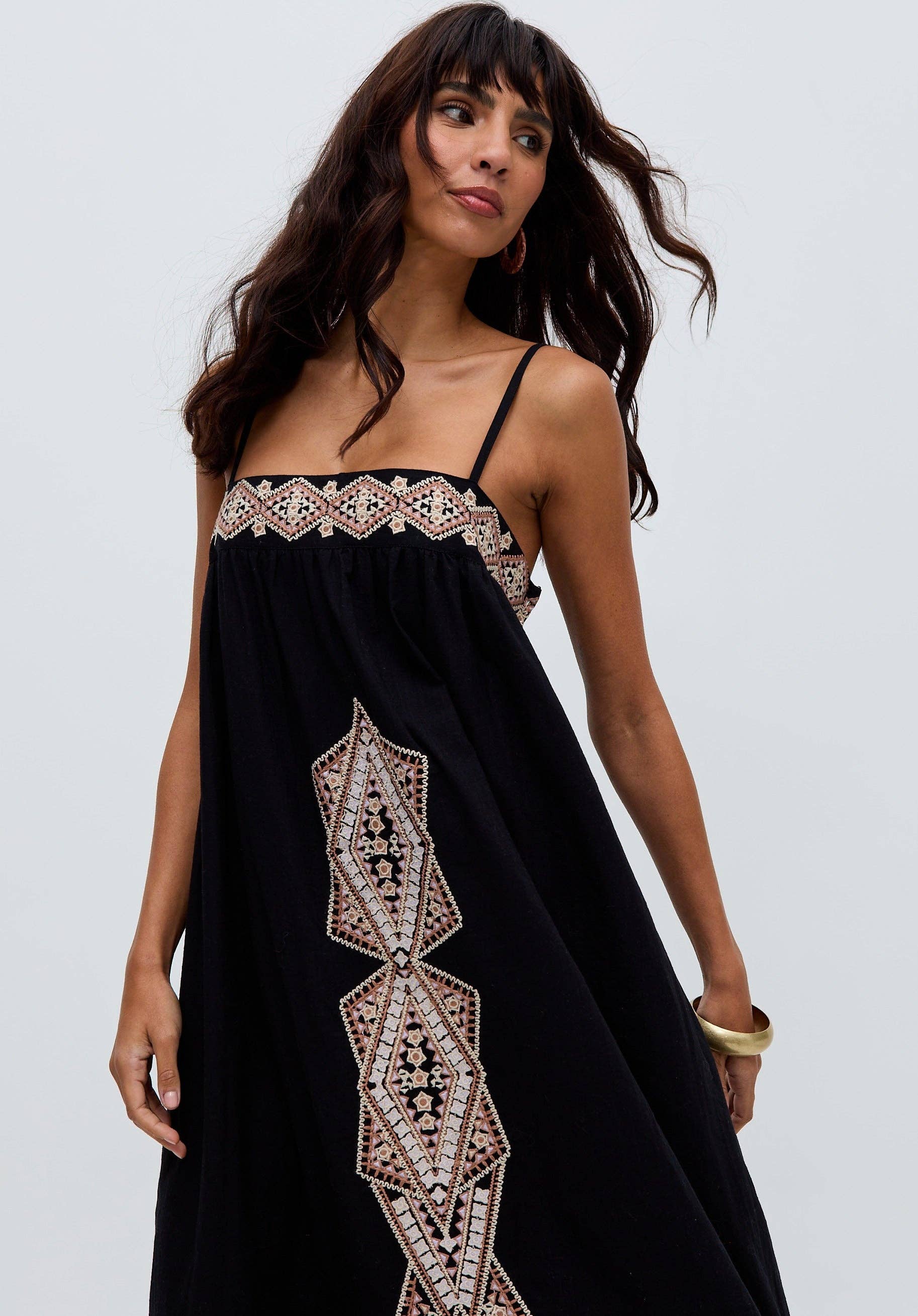 Raffya – wholesale Dress – Women's – Sapphire Spaghetti Strap Embroidered Maxi Dress In Black0