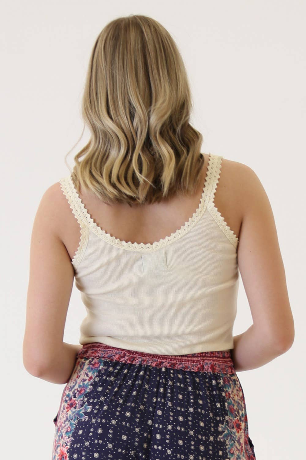 ANGIE – wholesale Camisole – Dam – X2AG9-ASIS SPETSBEKLÄDNAD RIBBSTICKAD CAMI7