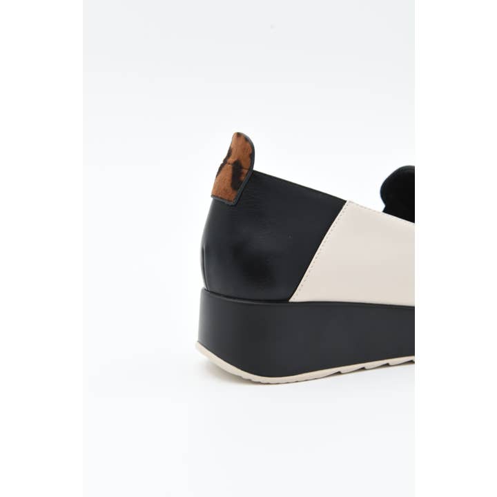 Azarey - Wholesale Loafers - Women's - Light wedge loafer with animal print 462K4954