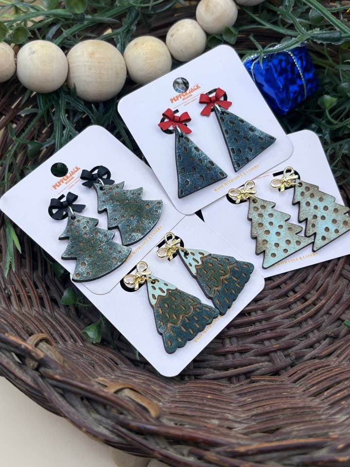 Boucles d'oreilles arbre de Noël bohème pour la vente par PepperJack Designs