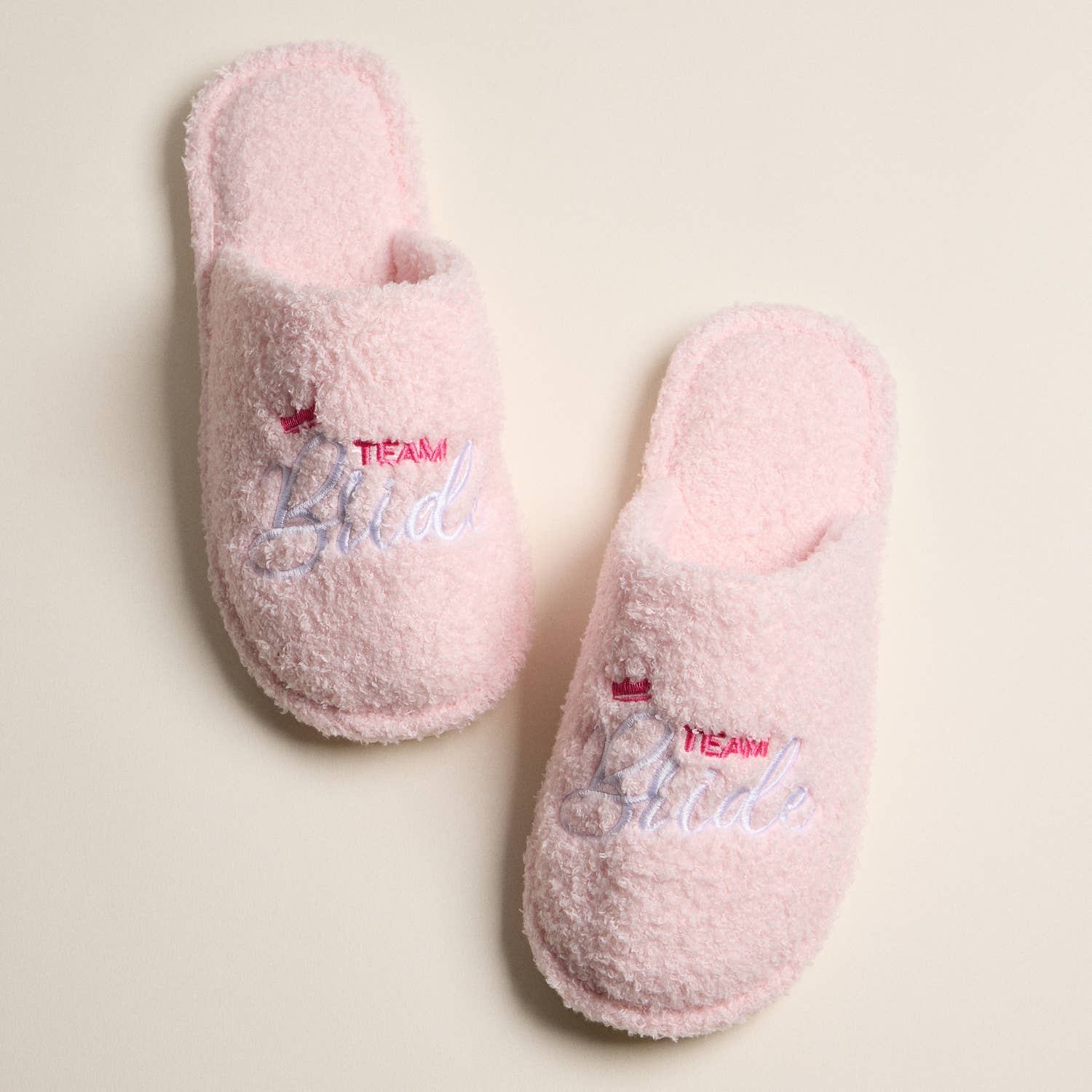 Lilla Haven - Vendita all'ingrosso Pantofole - Donna - Pantofole Fuzzy Team Bride con Ricamo a Corona per Regalo di Natale0
