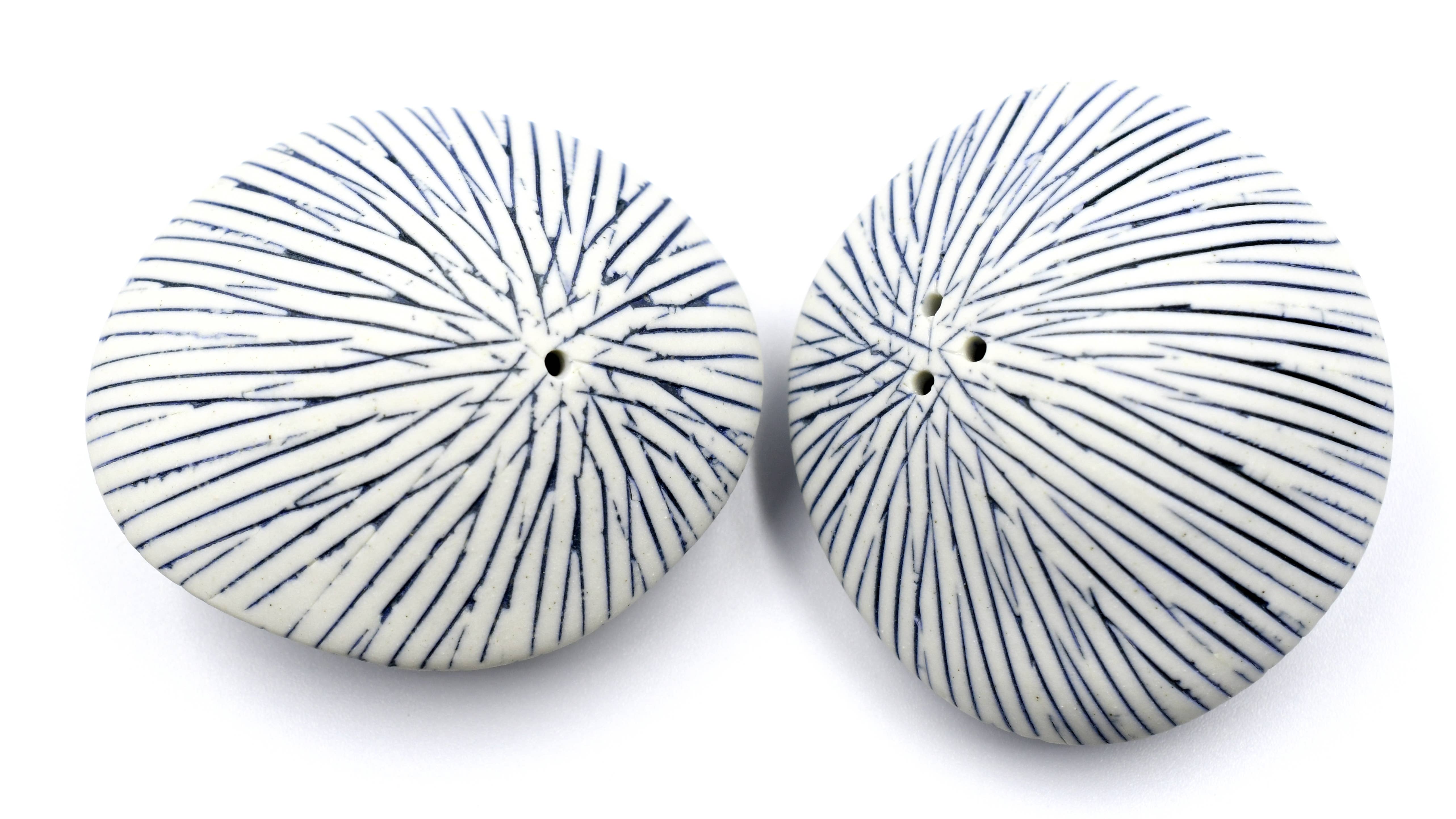 Art Floral Trading LLC - Wholesale Salt & Pepper Shaker Set - SP072W27 Sea Shell Handcrafted Porcelain Salt and Pepper Shaker Set2