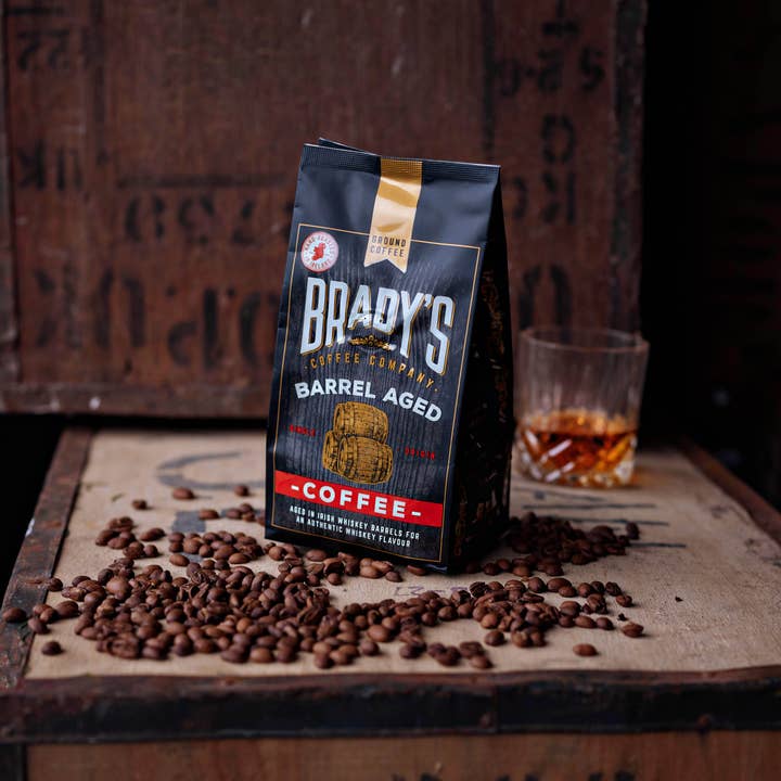 Brady's Coffee Company - Venta al por mayor Café molido - Bolsa de café molido para whisky irlandés envejecido en barril de Brady's