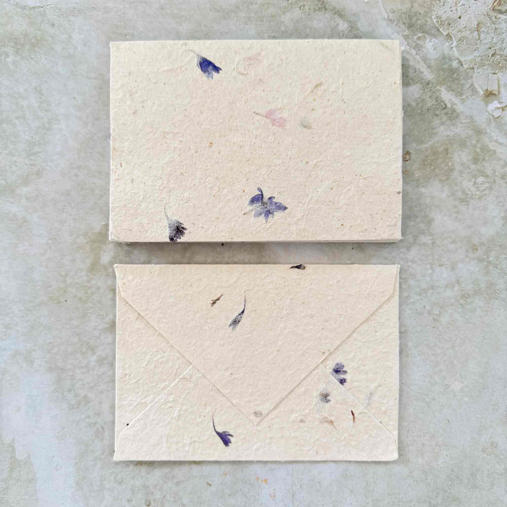 The Natural Paper Company - Vente Assortiments de papeterie/cartes - Papier Lokta fait main au Népal et enveloppes - Bleuet2