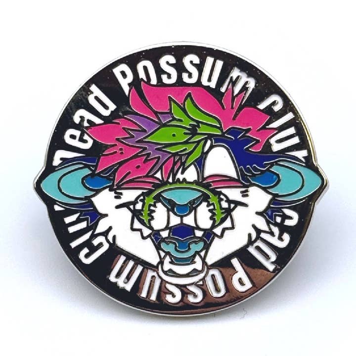 Pin de esmalte del Club de Zarigüeyas Muertas para venta al por mayor de Playing Possum Clothing Co.