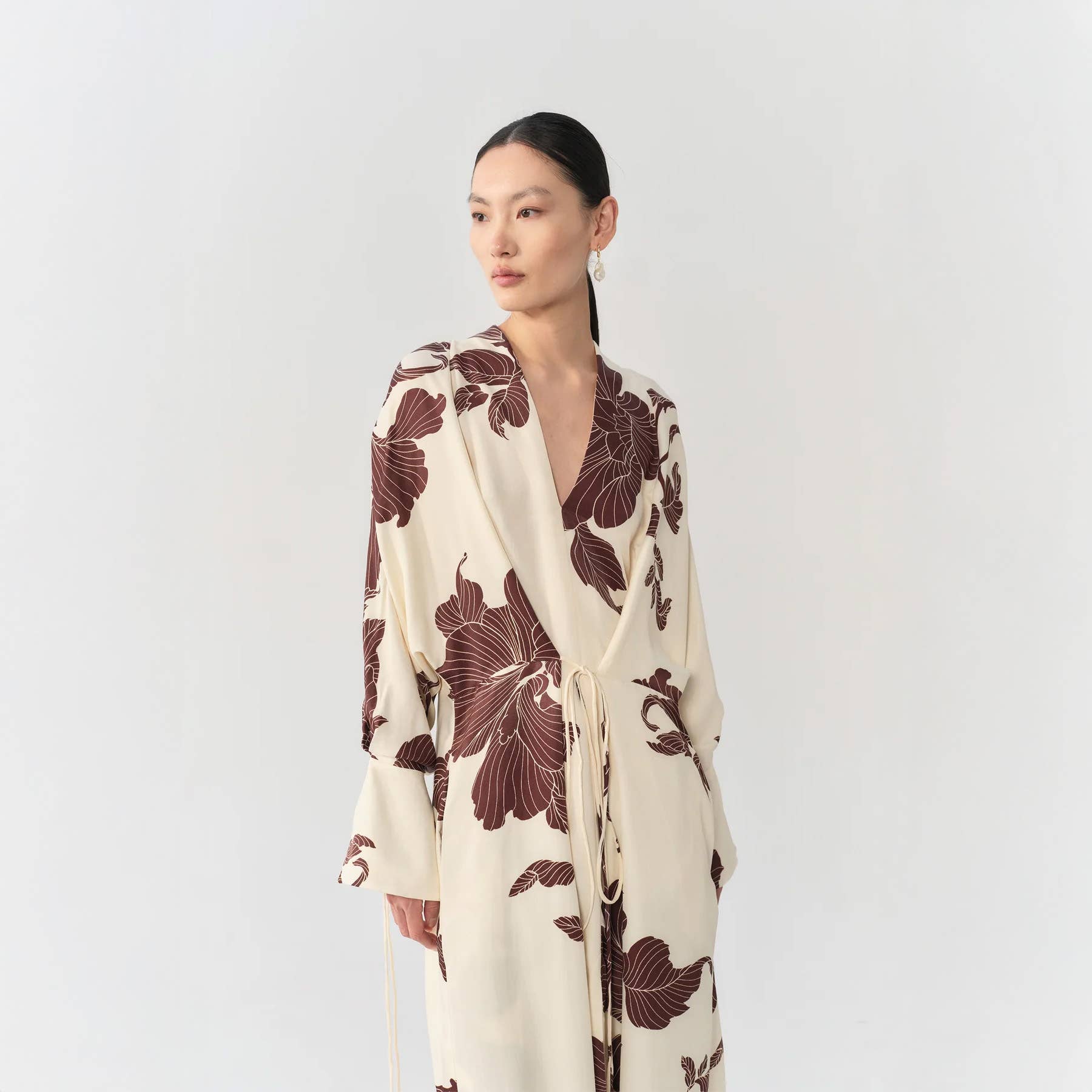 eikō ai – Engroshandel Kimono - Dame – Gobi kimono i cremefarve2