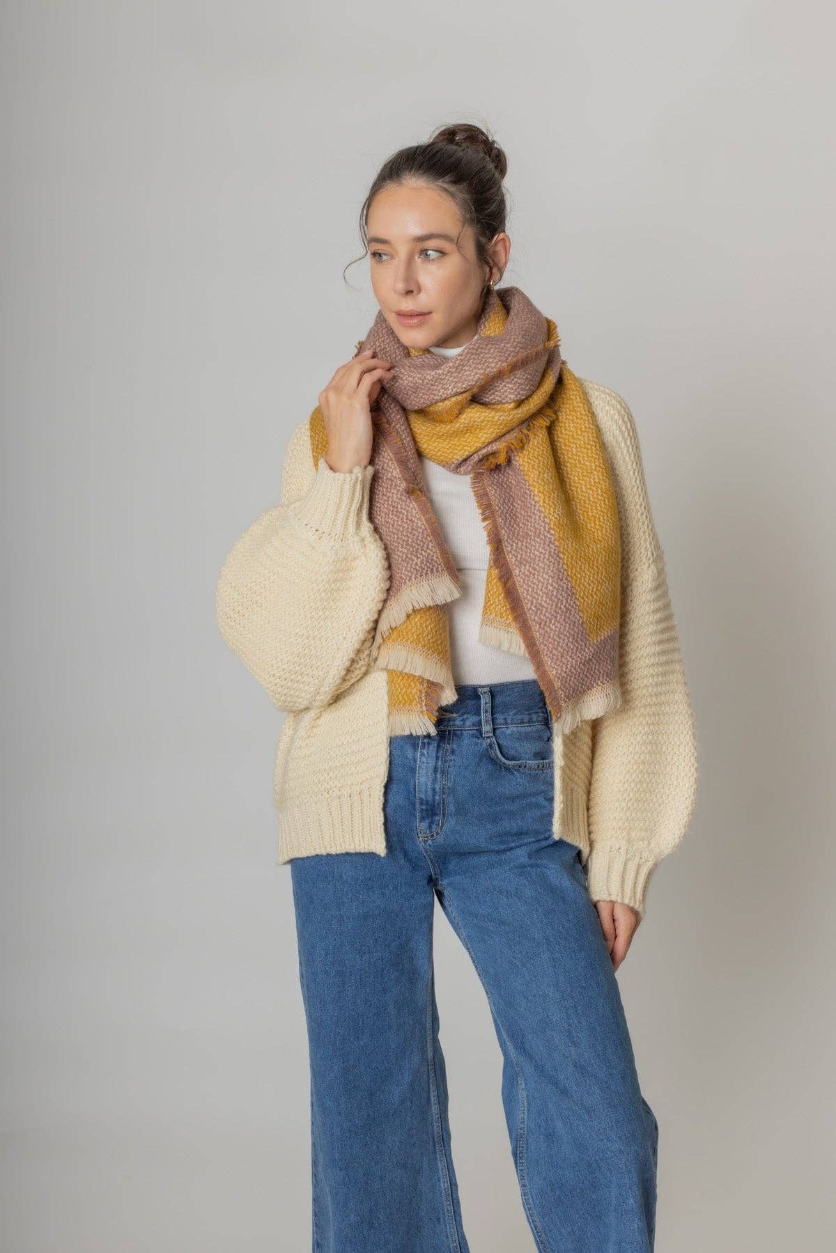 Do Everything In Love® – wholesale Scarf – Women's – Color Bordered Scarf2