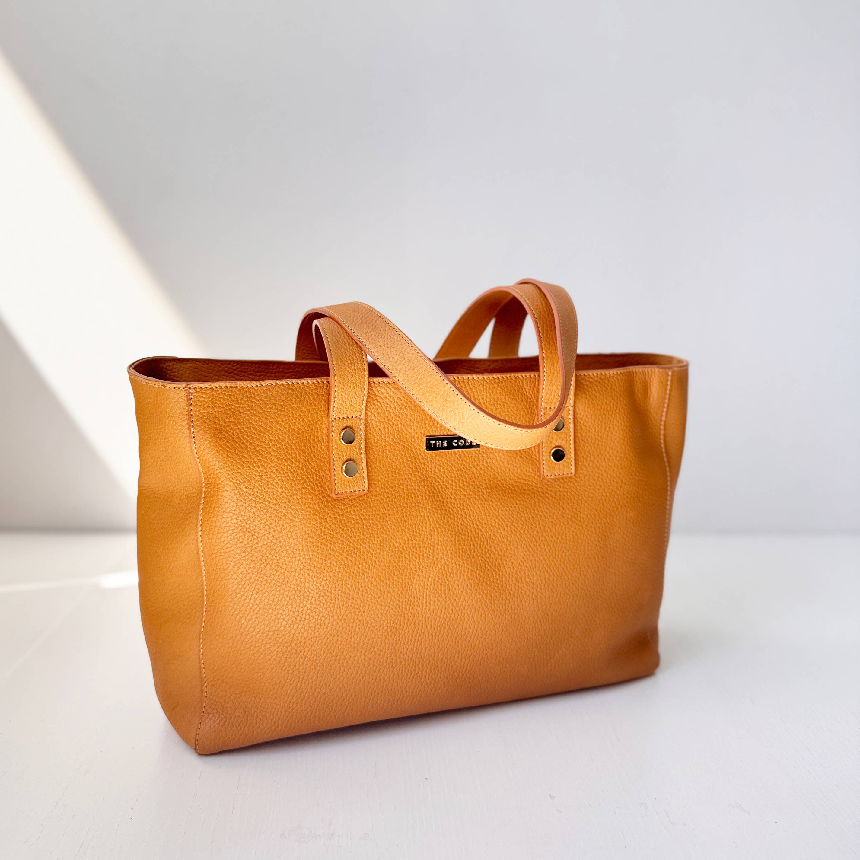 THE CODE - Vendita all'ingrosso Tracolla - Donna - Borsa Bowling Olga cammello7