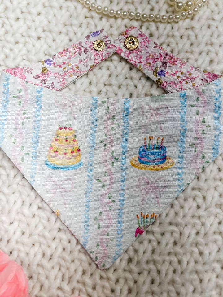 Bandana pour chien en gâteau, fermeture en métal pour animal de compagnie pour la vente par StellaLoo