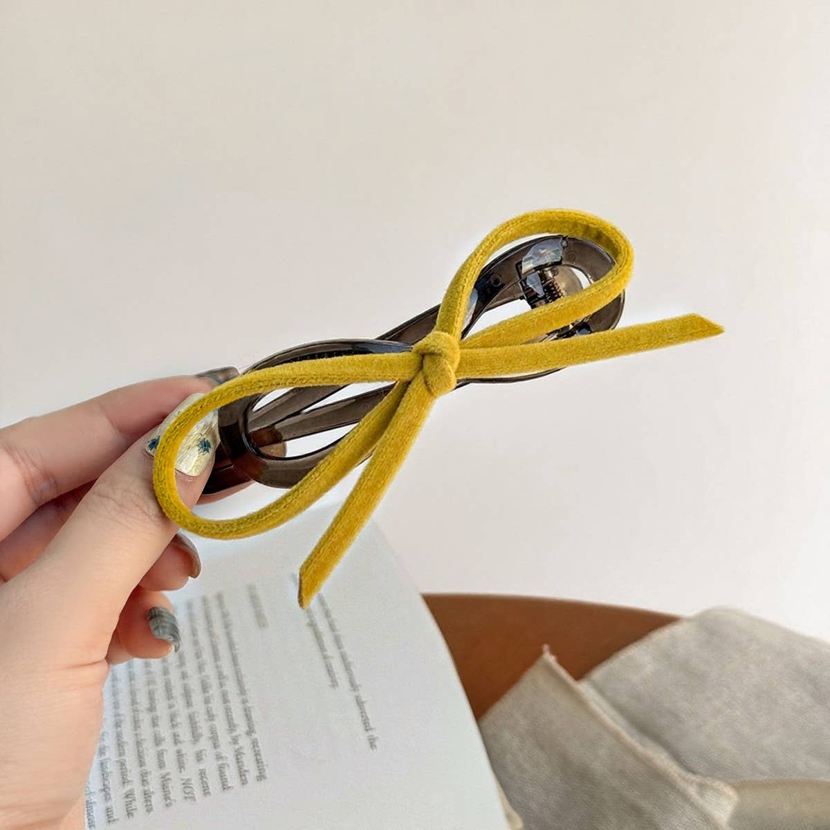 ACCITY - Wholesale Hair Clip - Women's - Velvet Bow Twist Clip Elegant Hair Claw_CWAHA080431