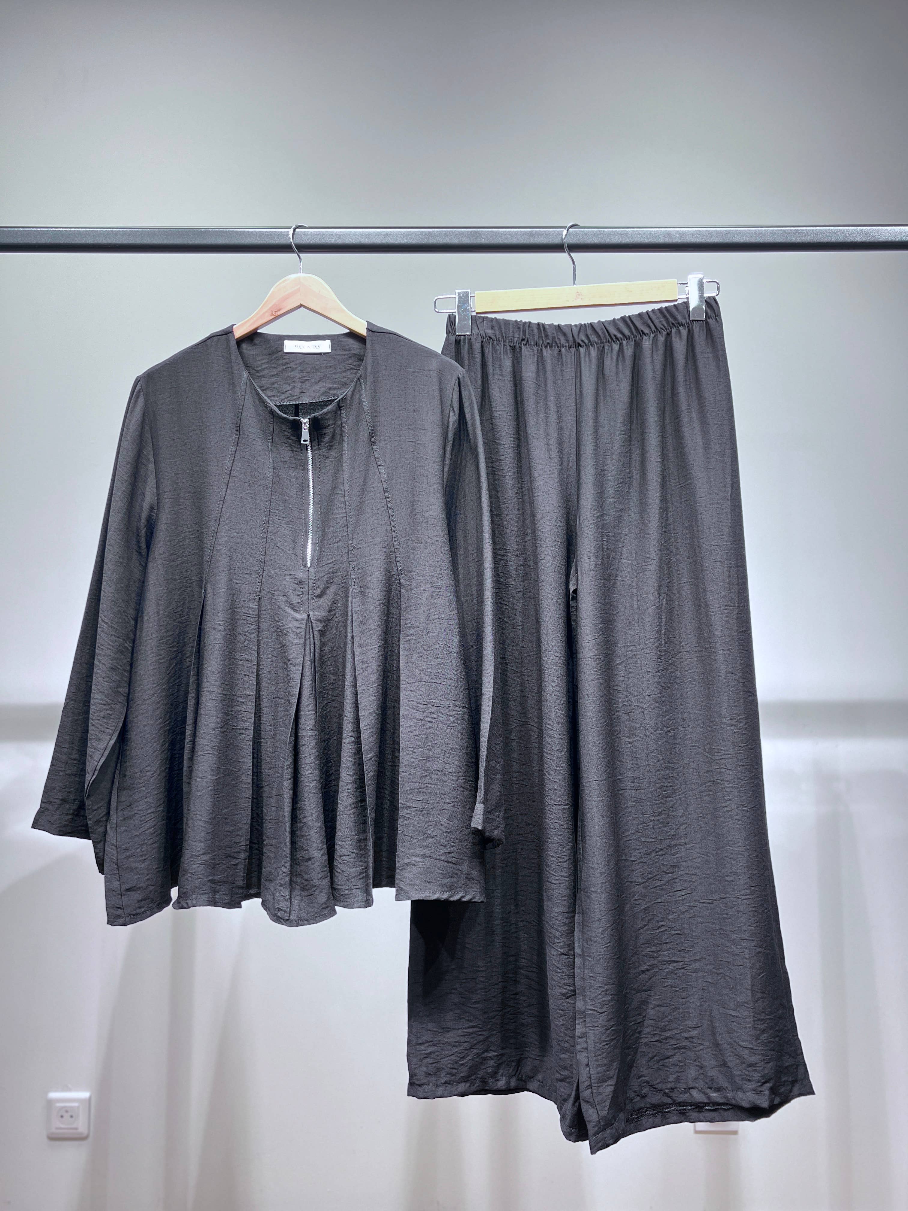 L'Emotion - Wholesale Tunic - Women's - Pleated Viscose Nylon Zip Collar Top & Pants Set4