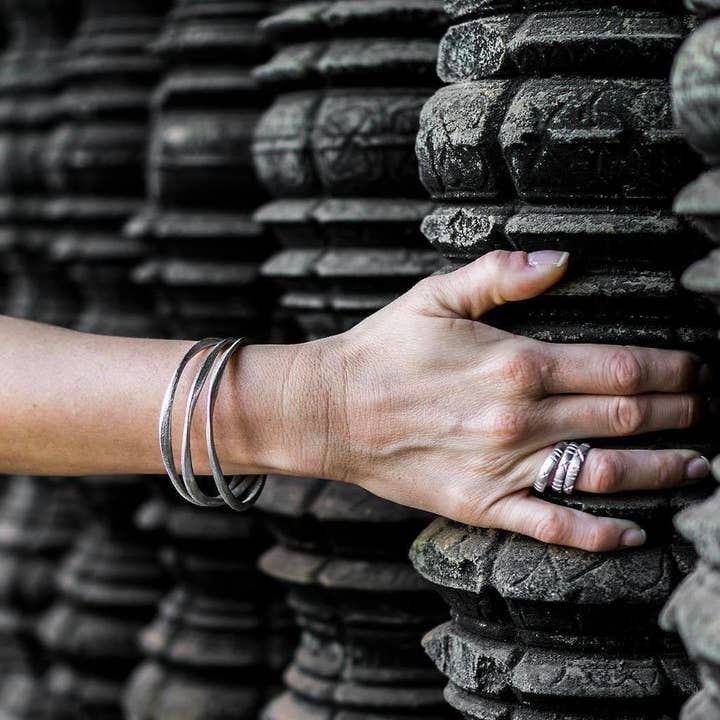 No War Factory s.r.l. - Wholesale Bangle Bracelet - Box 3 Hand-hammered bracelets1