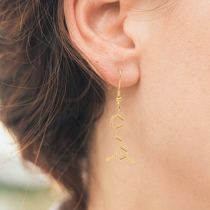 Brincos pendentes de aço inoxidável com molécula de resveratrol de vinho por atacado de Clayton Jewelry Labs