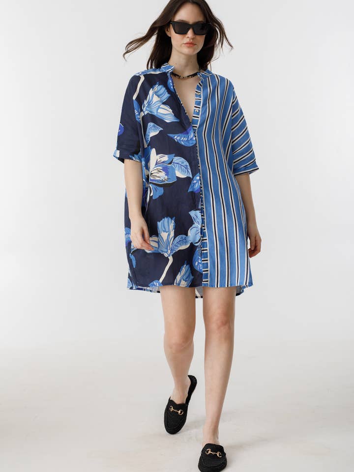 Robe-chemise en lin Lighthouse - Rayures Navy Hibiscus et Ivy pour la vente par Lanhtropy