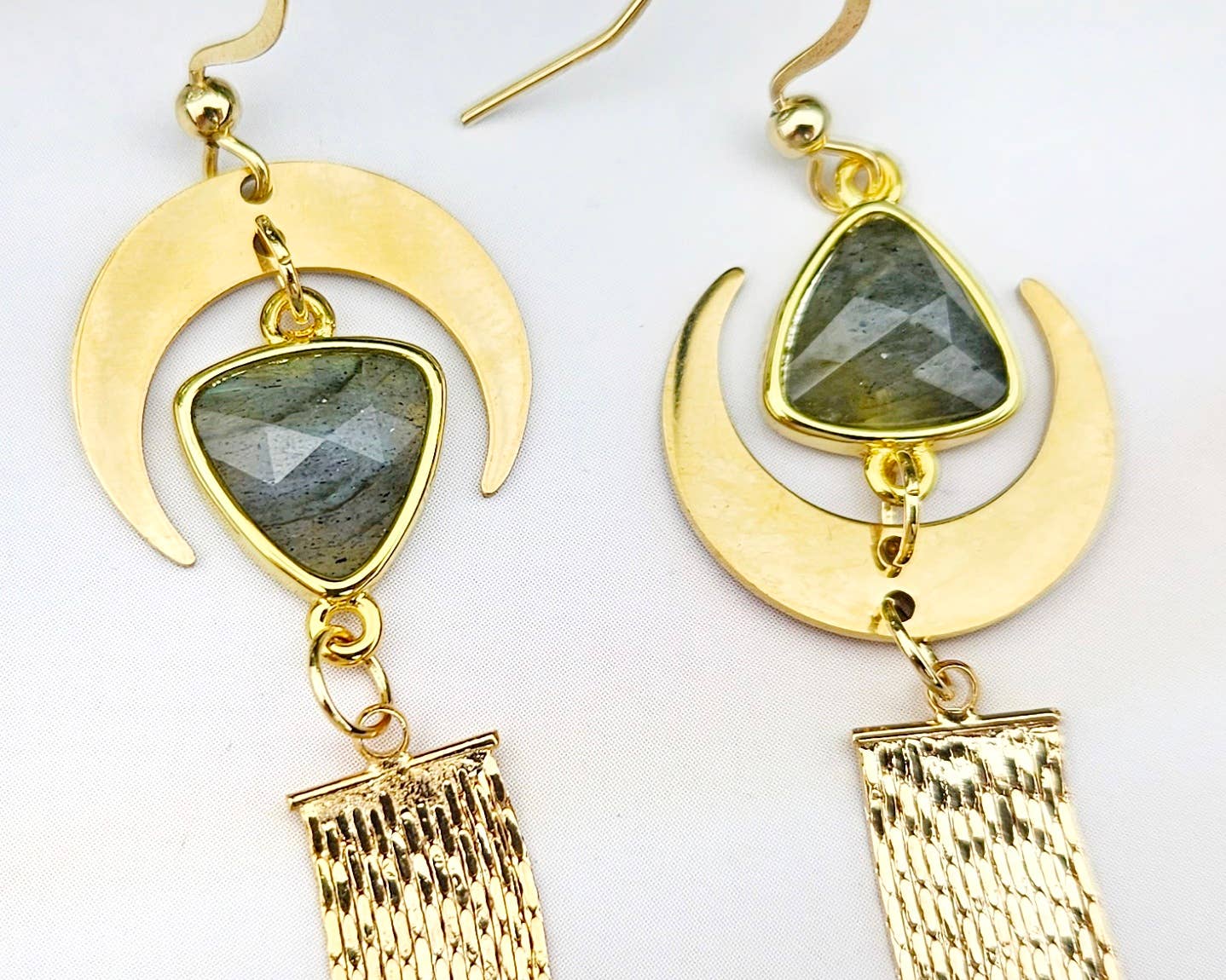 WonderLight Jewelry – wholesale Tofsörhängen – Halvmånens tofsörhängen - Labradorit/Transformation5