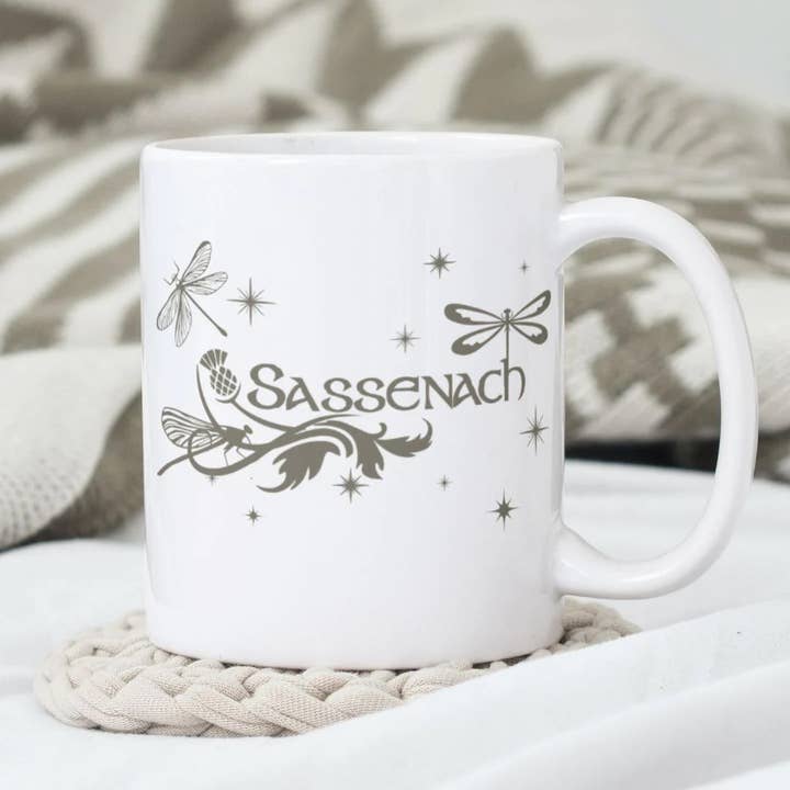 Tasse en porcelaine fine Outlander « Sassenach » pour la vente par Love British Lifestyle