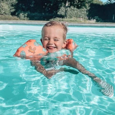 Groen Roze Swim Essentials | Groen/Roze Puddle Jumper 2-6 jaar for wholesale on Faire