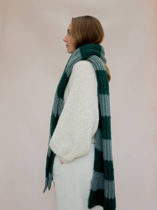 Medora damhalsduk i babyalpacka och merino för wholesale av Knitwear Atelier Blush