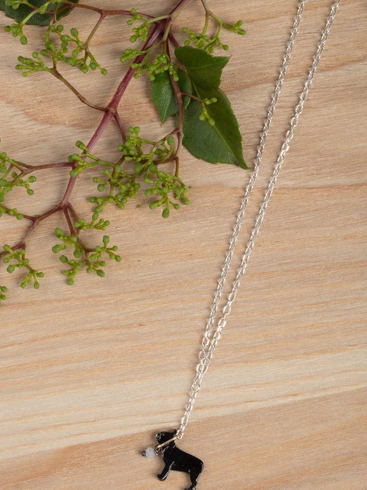 Bouledogue français sur un collier en laisse pour la vente par Amanda Coleman Jewelry