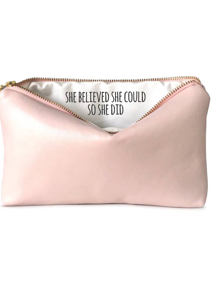 Pochette in Ecopelle: Scrivi il Tuo Messaggio Segreto. Rosa Cipria per la vendita all'ingrosso da parte di Shop Sandra Smith