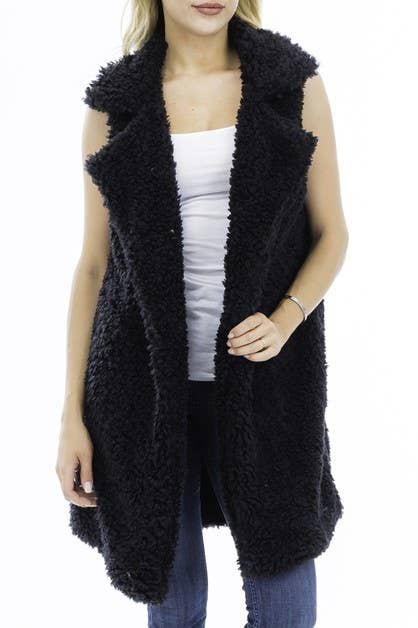 Cap Zone – Großhandel Oberbekleidungsweste – Damen – Halblange Weste aus Satin mit luxuriösem Kunstziegenfell-Futter6