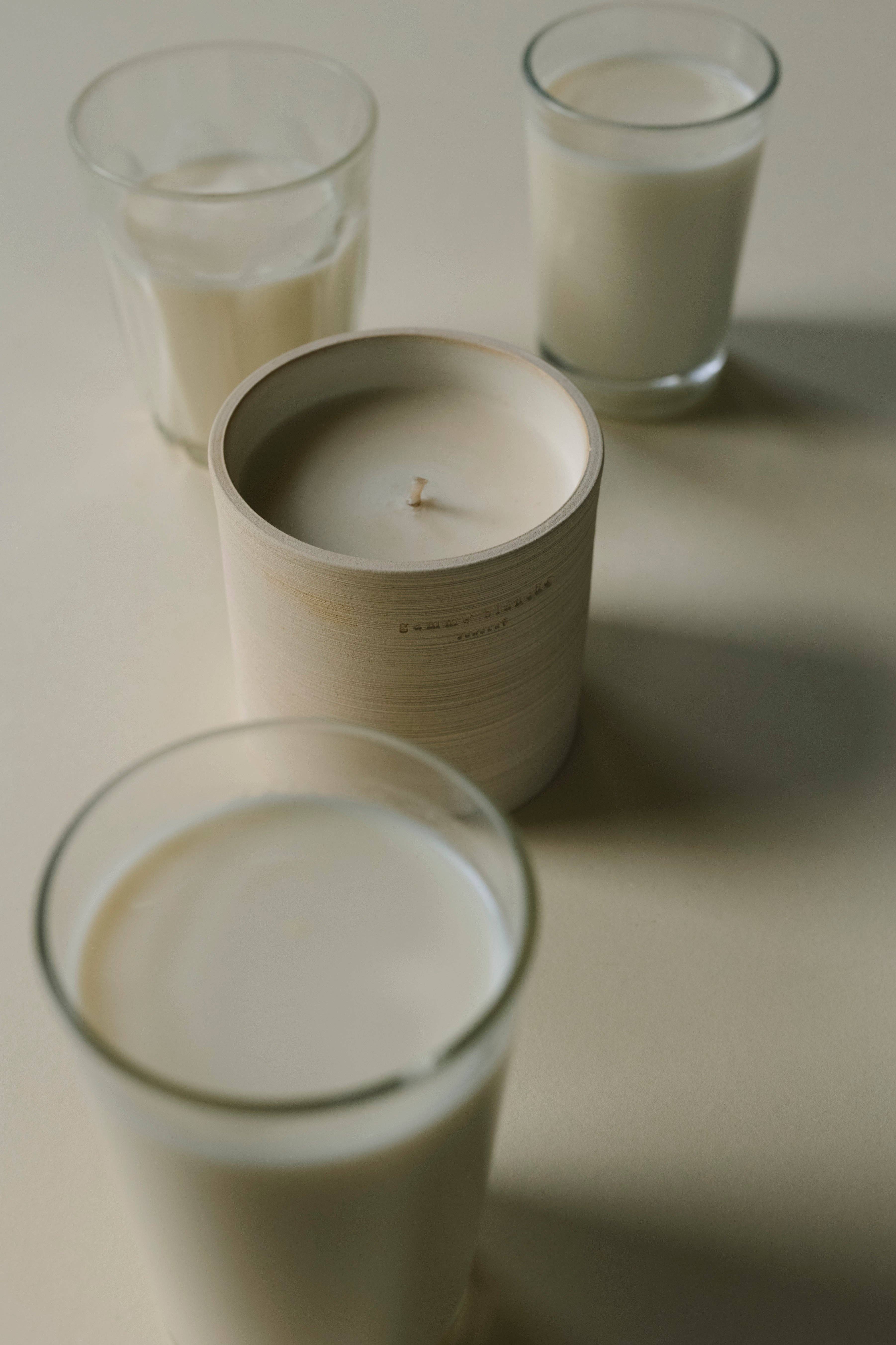 Gamme blanche - Wholesale Jar/Filled Candle - LAIT CHAUD - Bougie1
