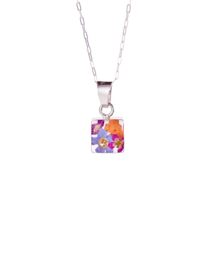 Kleine vierkante ketting met vergeet-me-nietjes en wilde bloemen voor wholesale door Fresh Jewelry Co