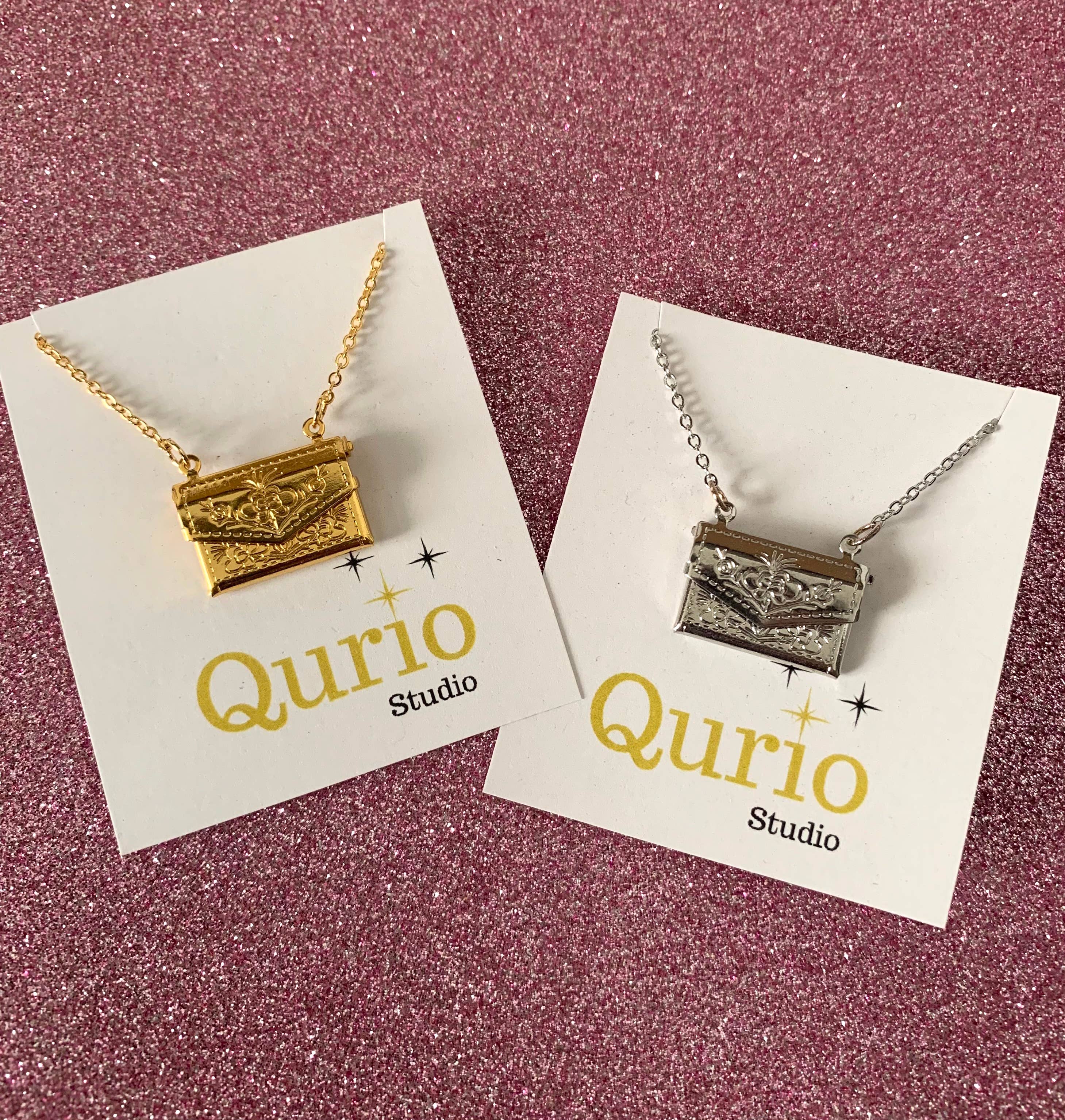 Qurio Studio - Vente Collier à médaillon - Enveloppe de collier lettre d'amour avec médaillon8