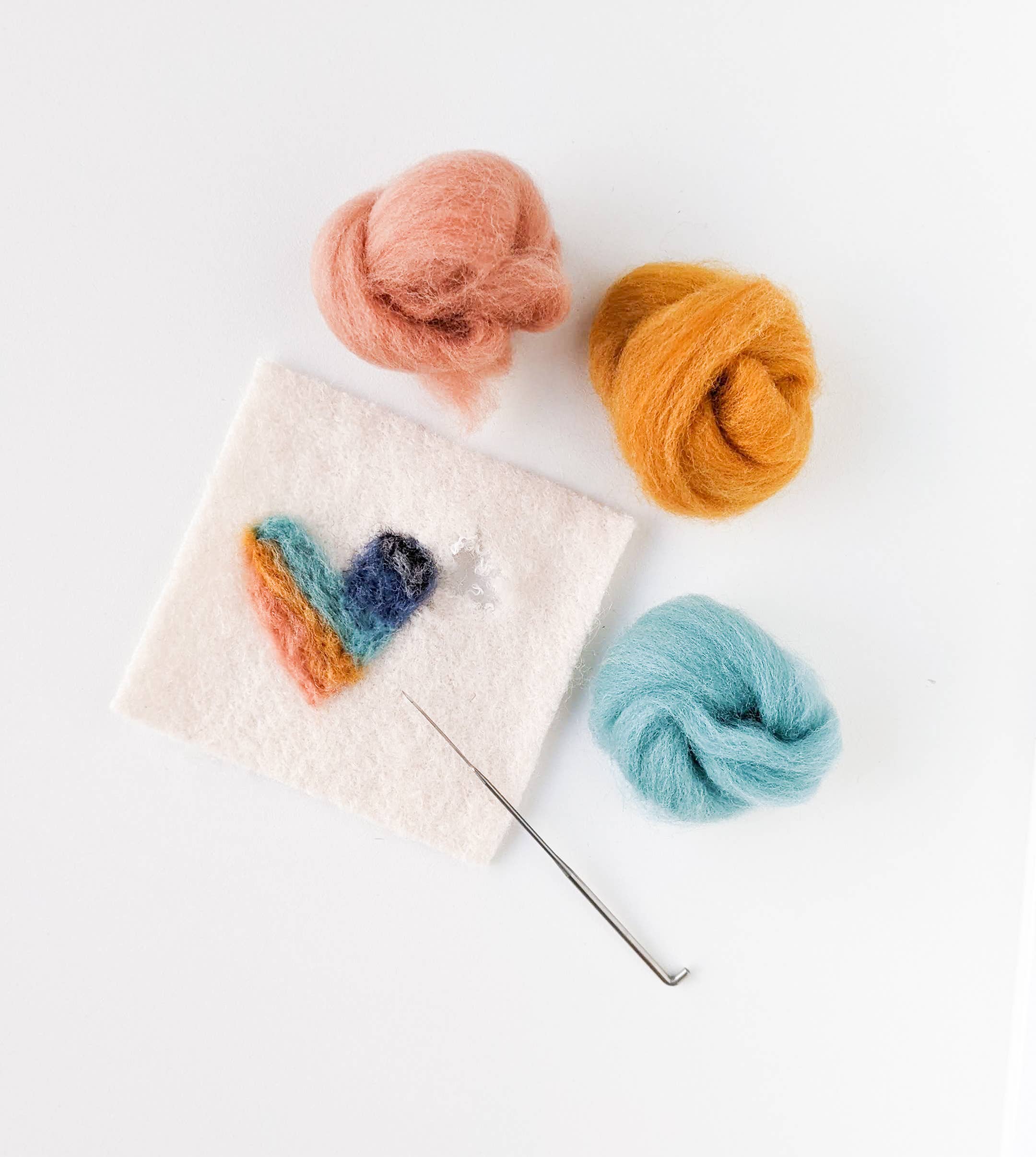 WE GATHER - Wholesale Craft Sewing Kit - Needle Felt Mending Kit1