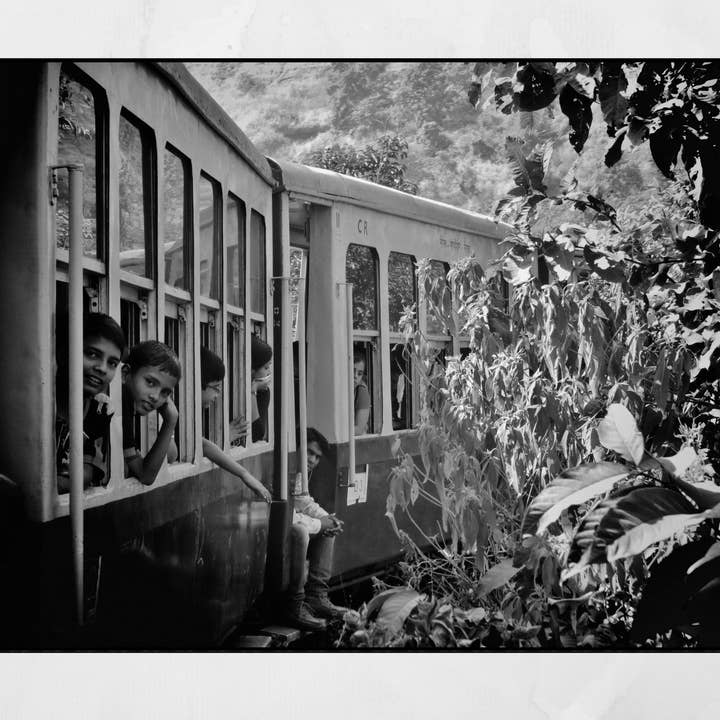 Impression photographique en noir et blanc de India Matheran Toy Train pour la vente par Mo & Paul Photography