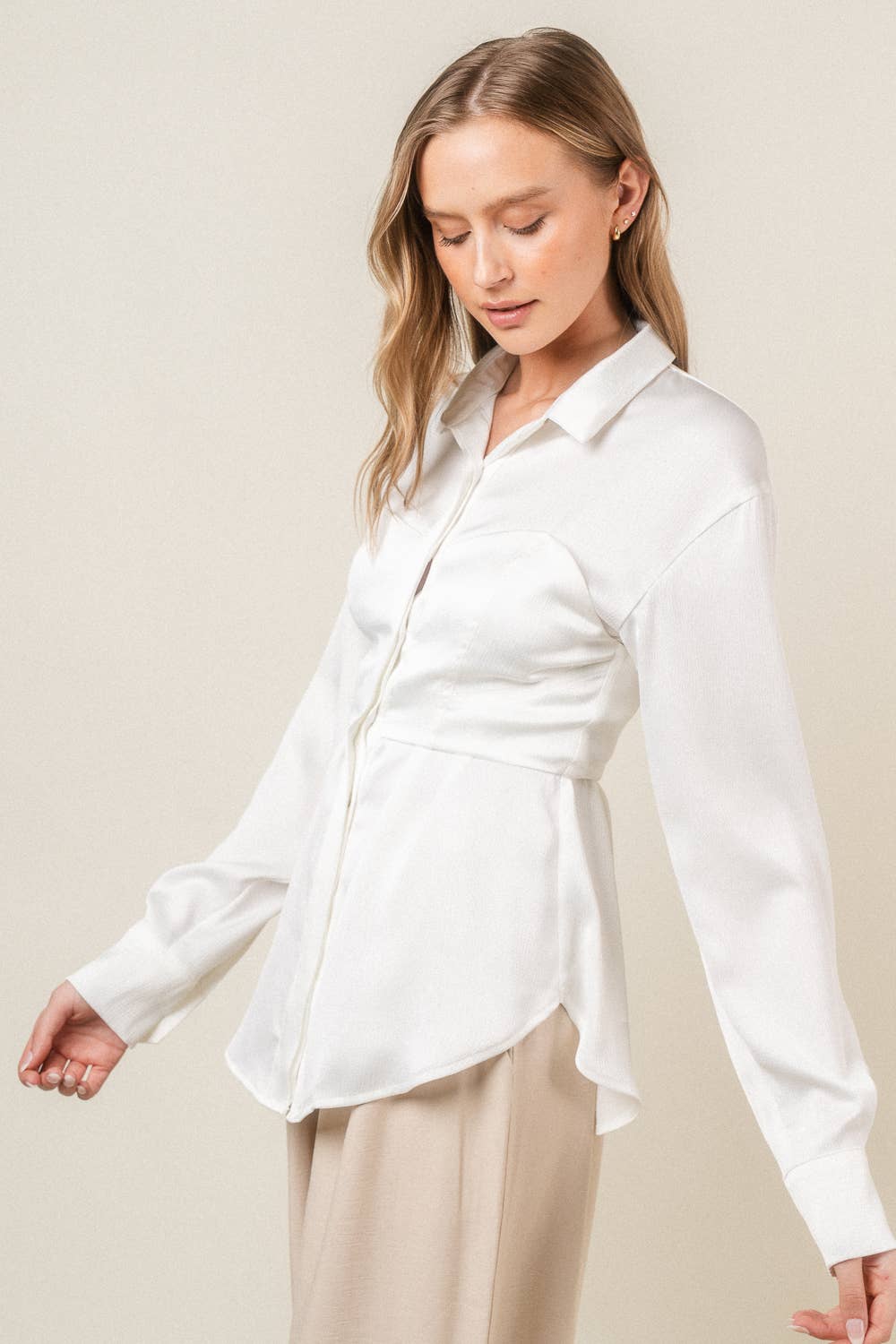 Gebroken wit SHIRT MET BEDEKTE KRAAG MET BUSTE TI5378FO voor groothandel op Faire1