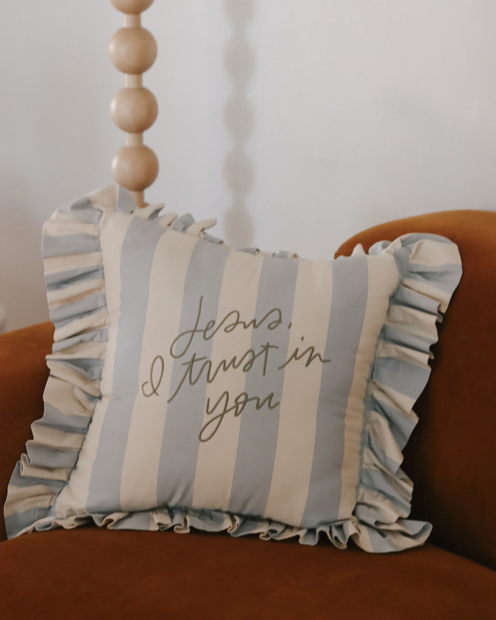 Be A Heart – wholesale Throw/decorative pillow – Jesus, I Trust in You Striped Pillow3