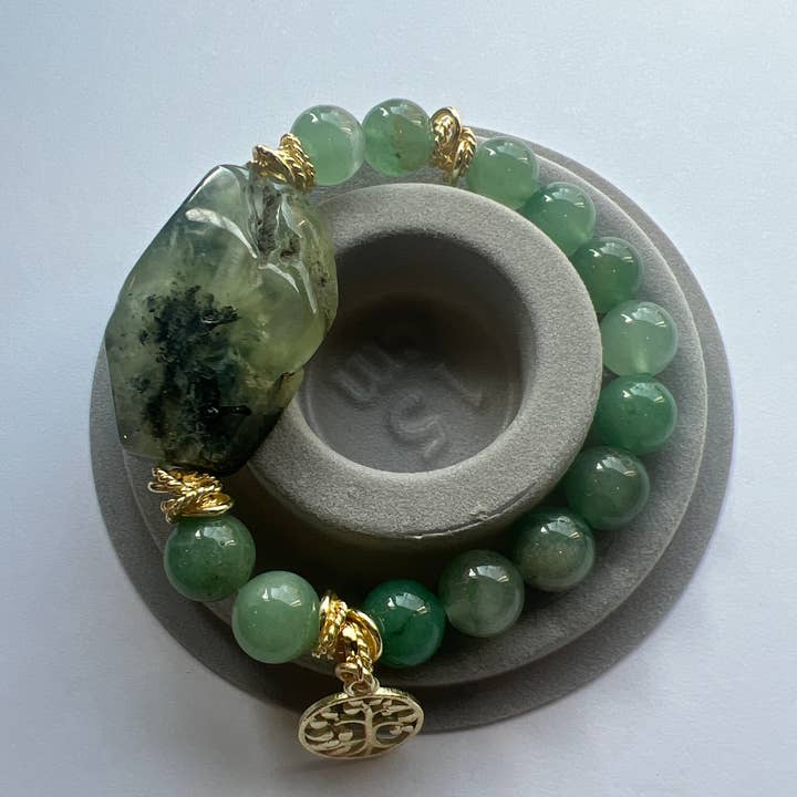 Bracelet en pierres précieuses avec pierre centrale/Jade birman/Or pour la vente par Ritzy Roxx