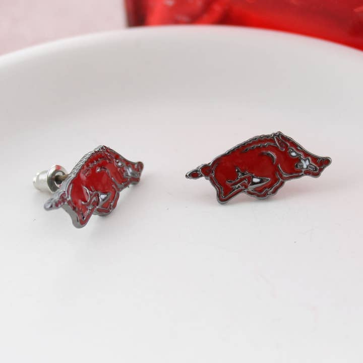 Orecchini a bottone con logo smaltato Arkansas per la vendita all'ingrosso da parte di Seasons Jewelry