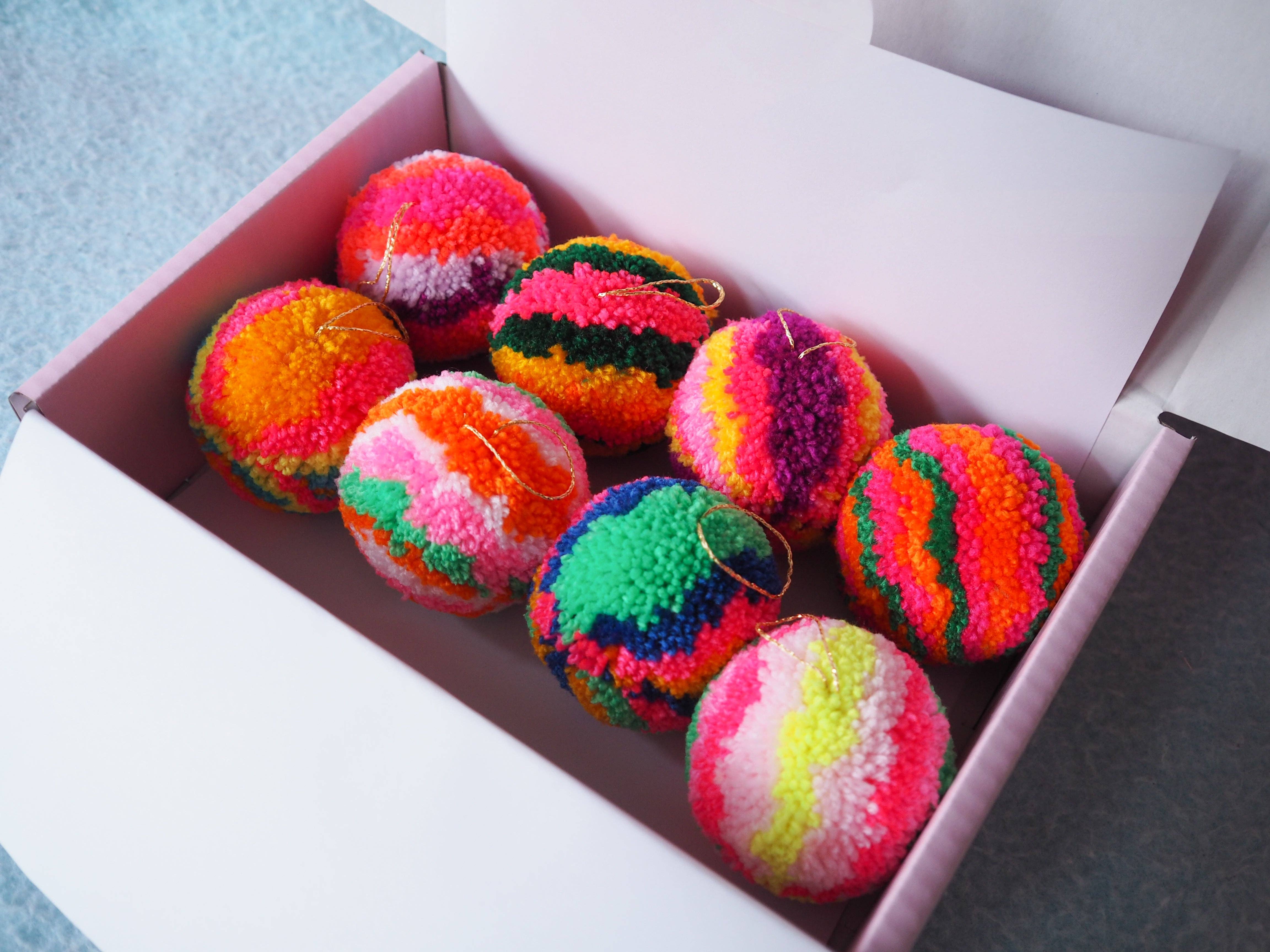 Fat Pom Poms – wholesale Ornament set – Retro Inspired Pom Pom Bauble Decorations7