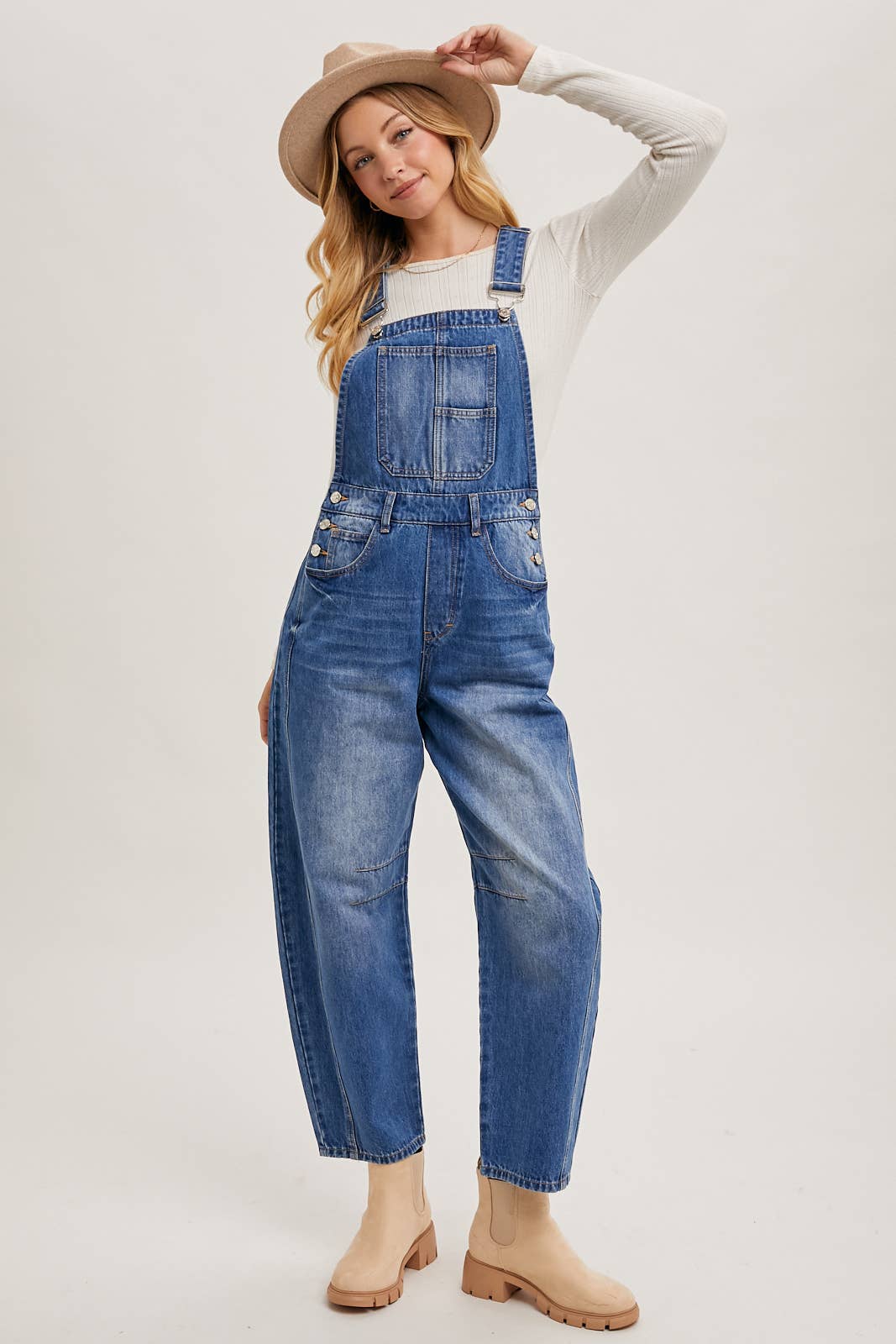 Bluivy – Engroshandel Overalls - Dame – Denim bukselårsoverall med moderne, vidde pasform7