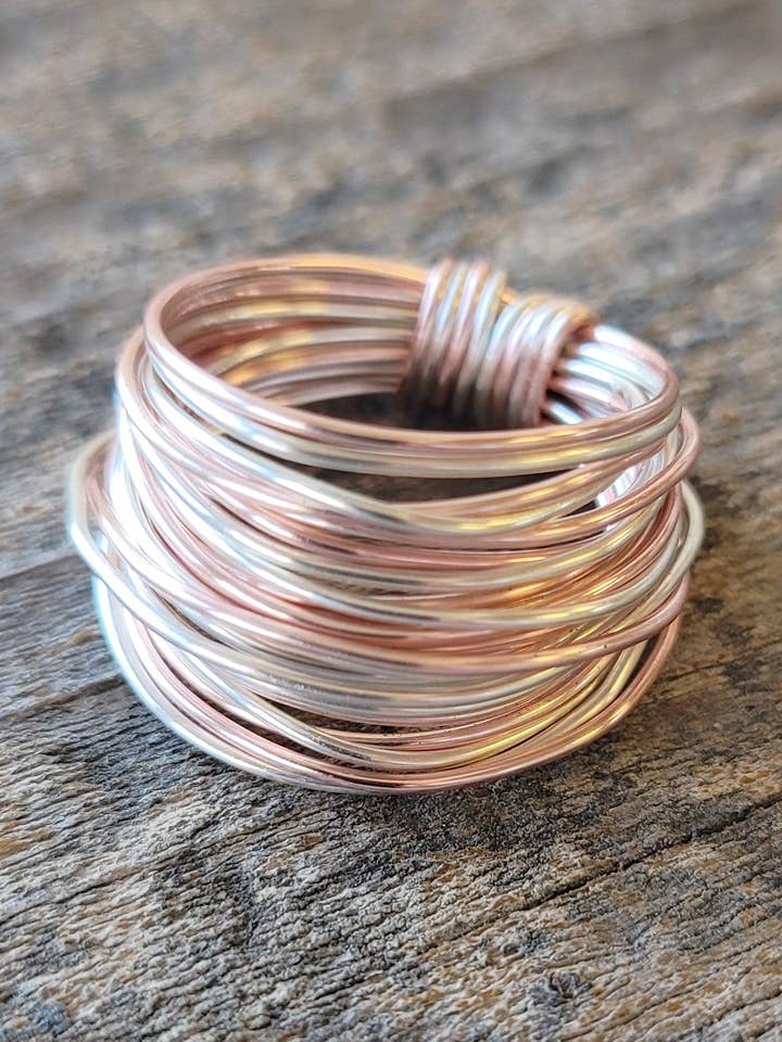Marcia Wire Wikkelring in roségoud met zilver voor wholesale door A Blonde and Her Bag
