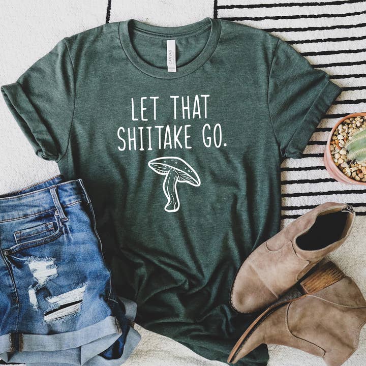 Maglietta con grafica a inchiostro Let That Shiitake Go Sights per la vendita all'ingrosso da parte di Sights Ink
