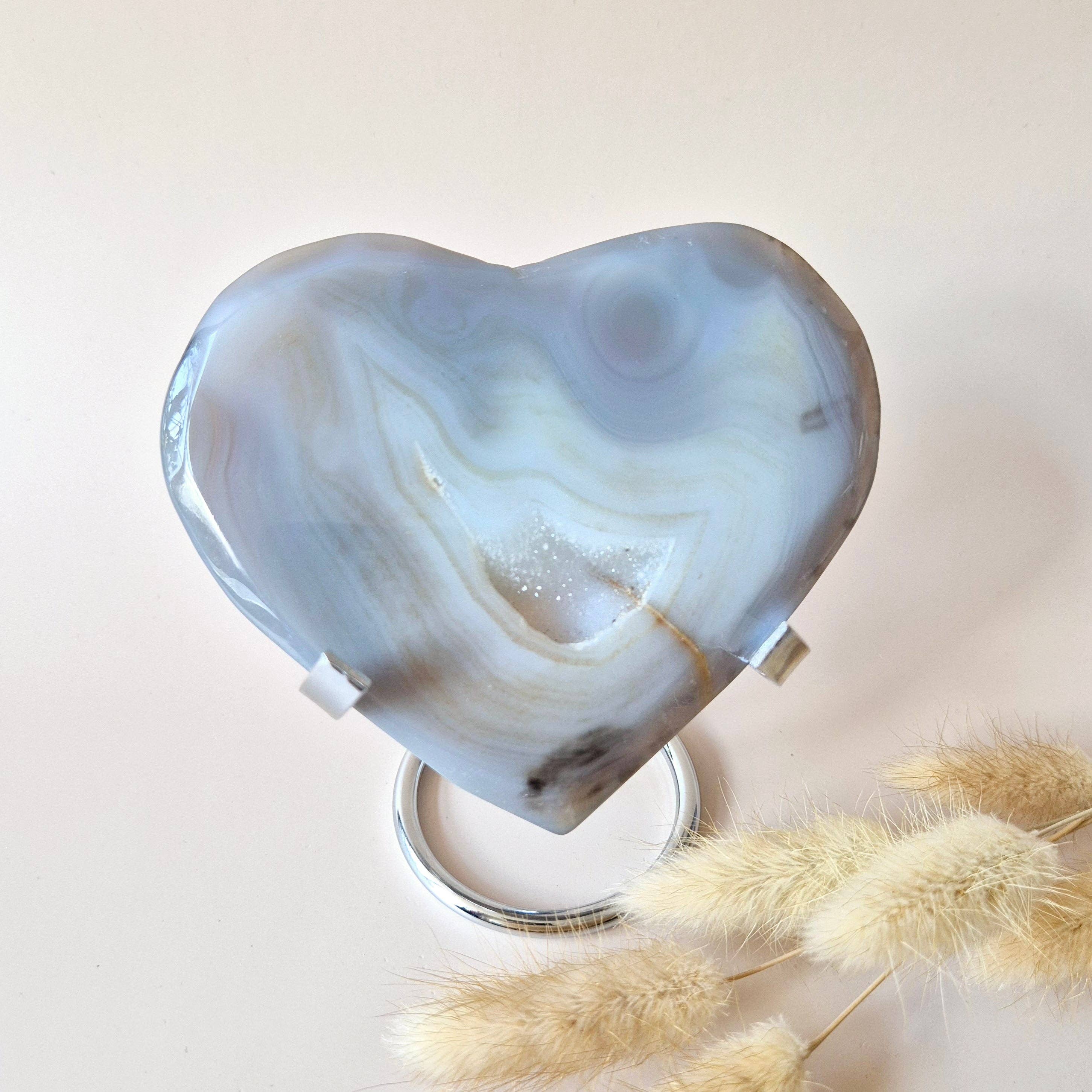 Moonlight Gemstones - Venta al por mayor Piedras/cristales espirituales - XL Drusa Ágata Gris Piedra Preciosa Corazón – Incluye Soporte - #7 240g 12cm