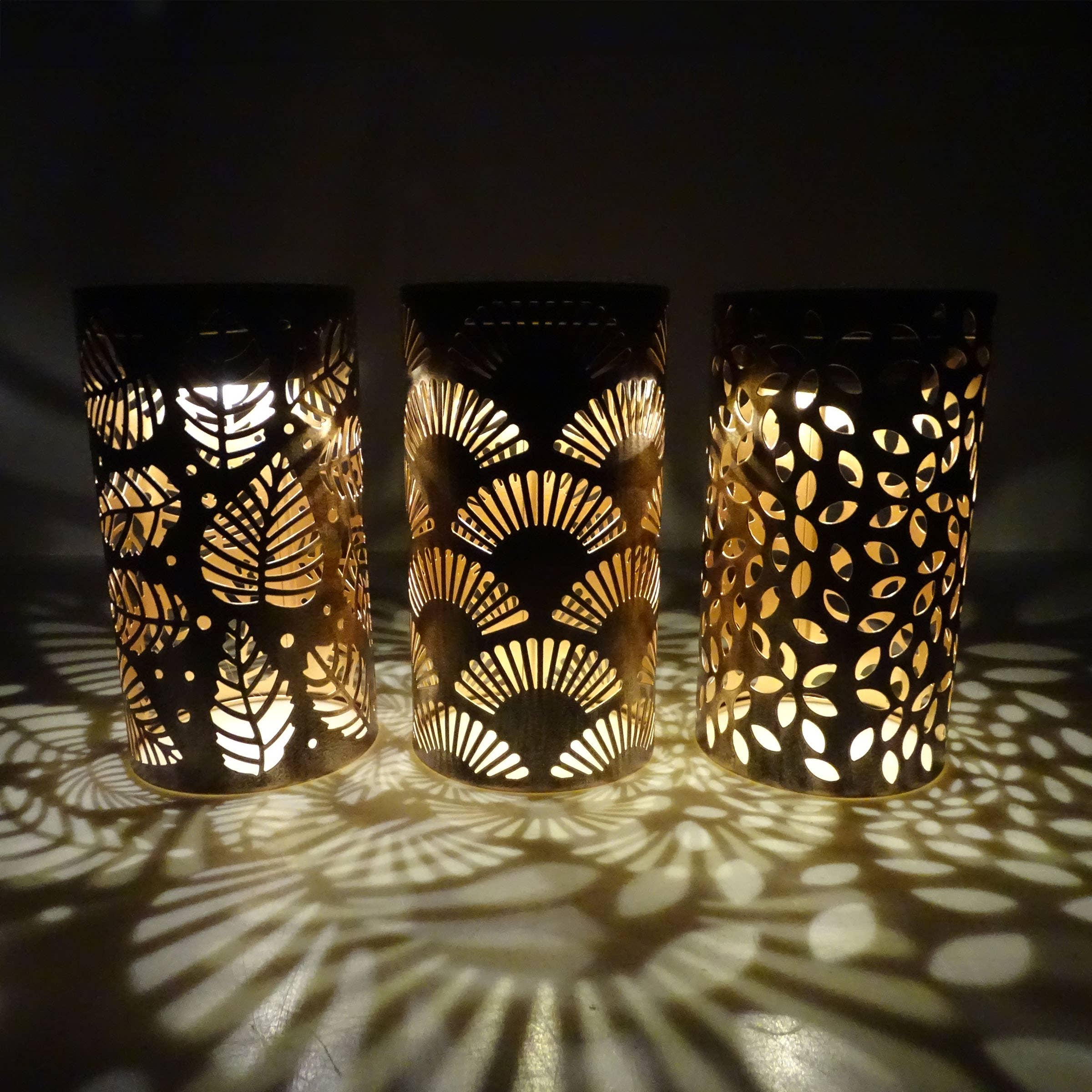 Alpine Corporation - Wholesale Lantern - Solar Metal Lantern with Warm White LED - Asstd Display of 90