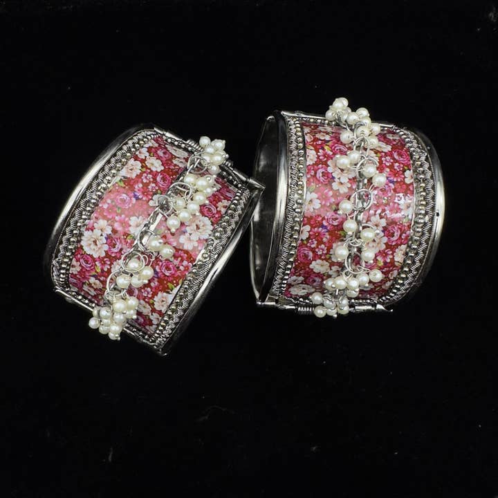 Quirky Fashions - Wholesale Jewelry Set - Set Of 5 Handprinted Openable Flower Kada Bangles