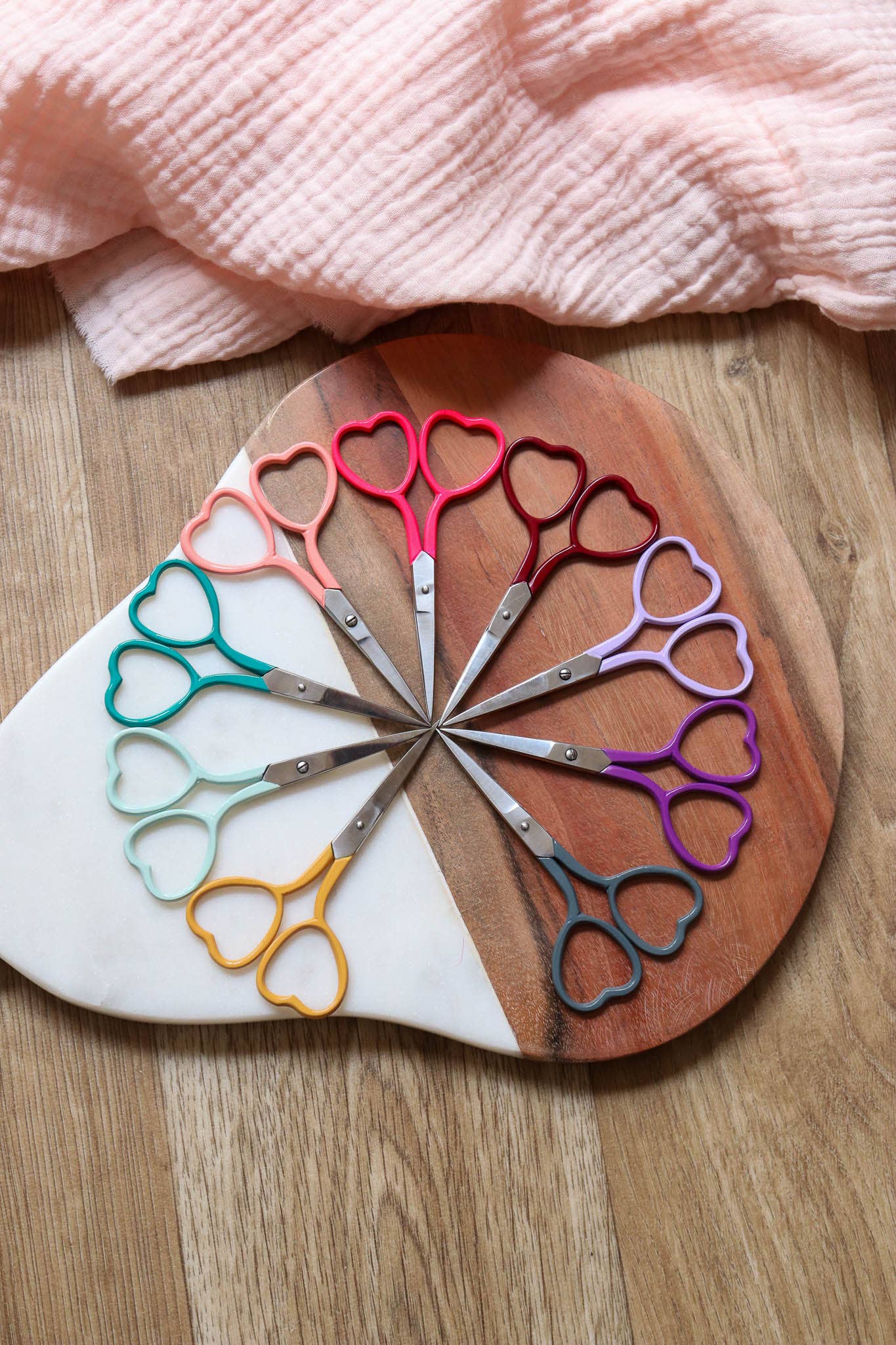 Lise Tailor - Wholesale Embroidery/Cross Stitch Supplies - Heart Embroidery Scissors3