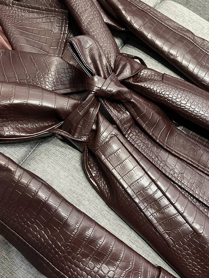 Couleur comme sur les photos Manteau long à lacets en similicuir motif crocodile SY391 en vente sur Faire6