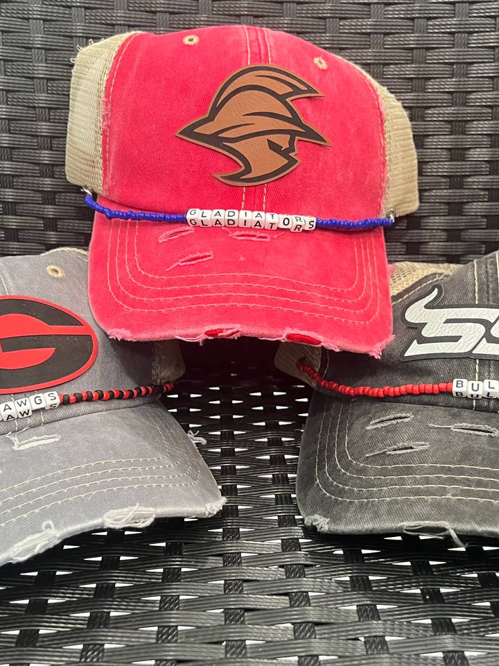 CUSTOM Mascot Hat & Perlebånd - Skoleånd - SPILDAG for engroshandel hos BMR Designs