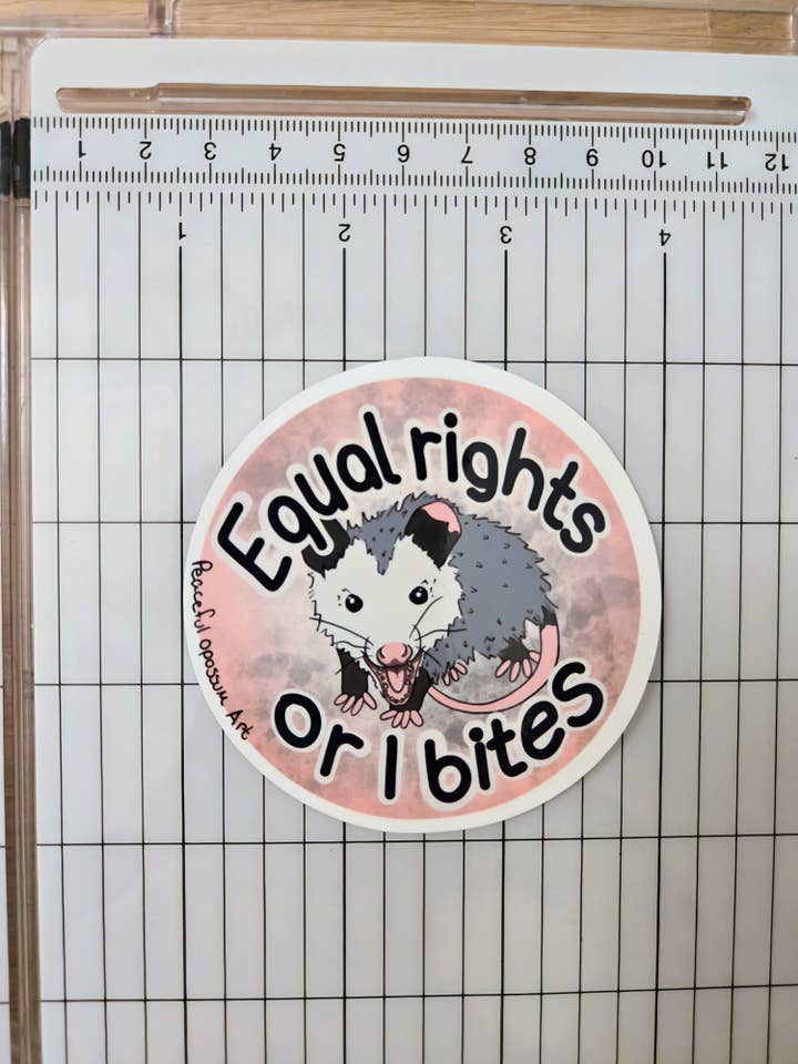 Autocolante Igualdade de Direitos ou Eu Mordo por atacado de Peaceful Opossum Art
